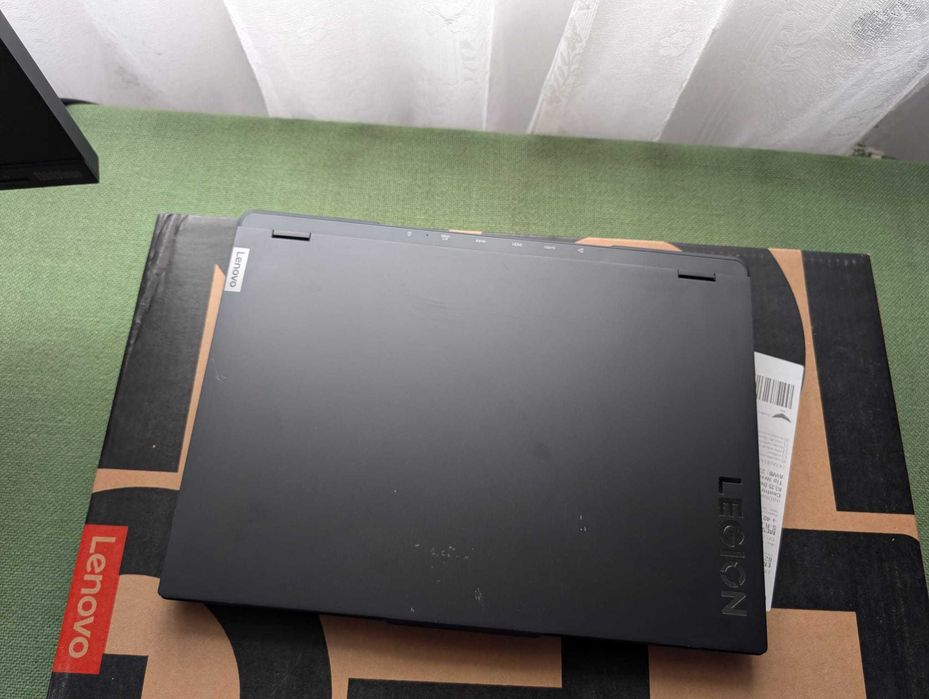 Laptop Gaming Lenovo Legion Pro 5 16ARX8 cu procesor AMD Ryzen 7 7745H
