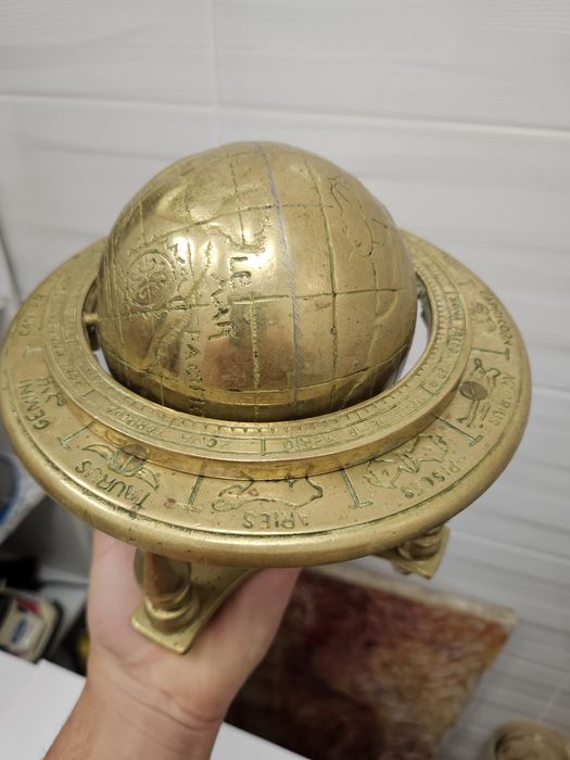 Glob pământesc de bronz cu zodiile