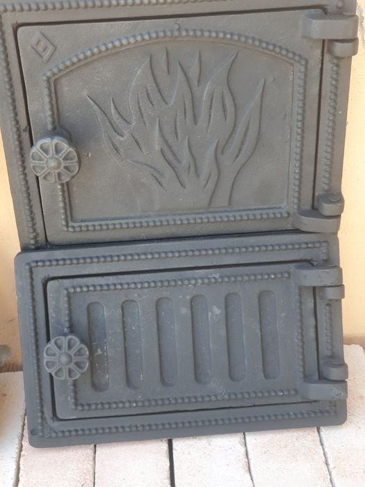 Реализуем  огнеупорный  кирпичи  и дверцы для печи чугунные.