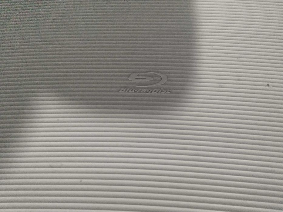 страхотен Blue Ray плеър  на Самсунг с дистанционно и USB флашка