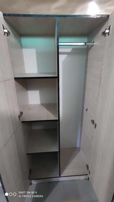 Шкаф для одежды полка и вешалка