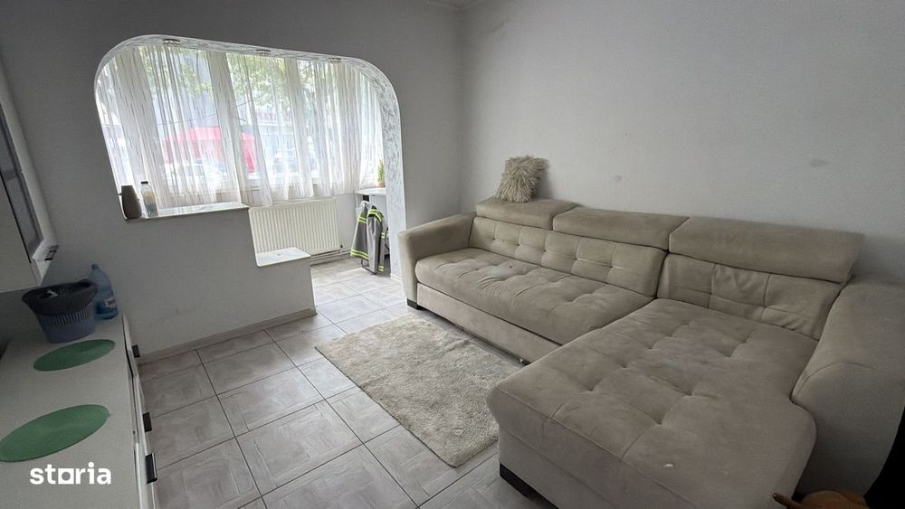 Chirie Apartament / Spatiu Comercial Mioveni, 2 camere, Piata, 55 mp