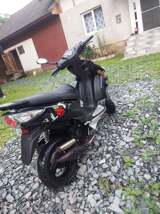 Vând scuter TGB motor de 49 se conduce fara permis