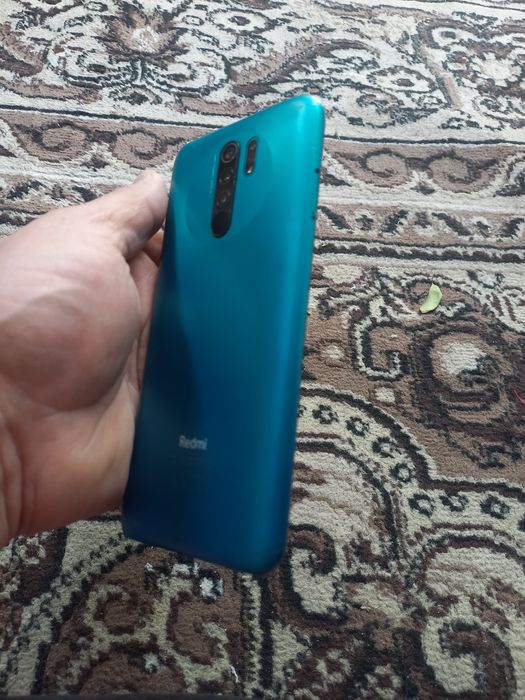 Redmi 9 ideal holati tiniq 32GB hotirasi 2 sim kartasi imeyka bo'gan .