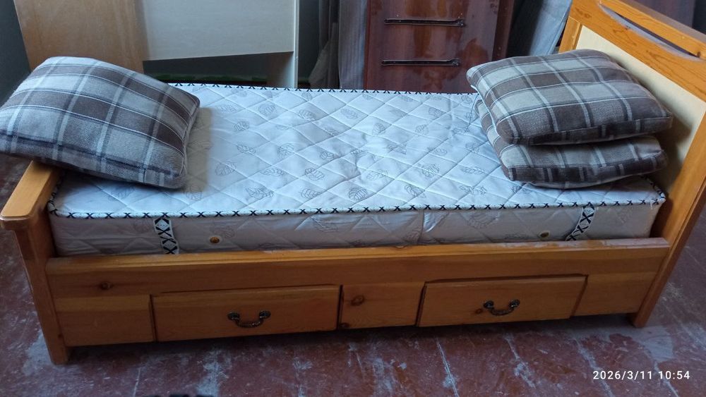 Мебель диван, односпальные кровати