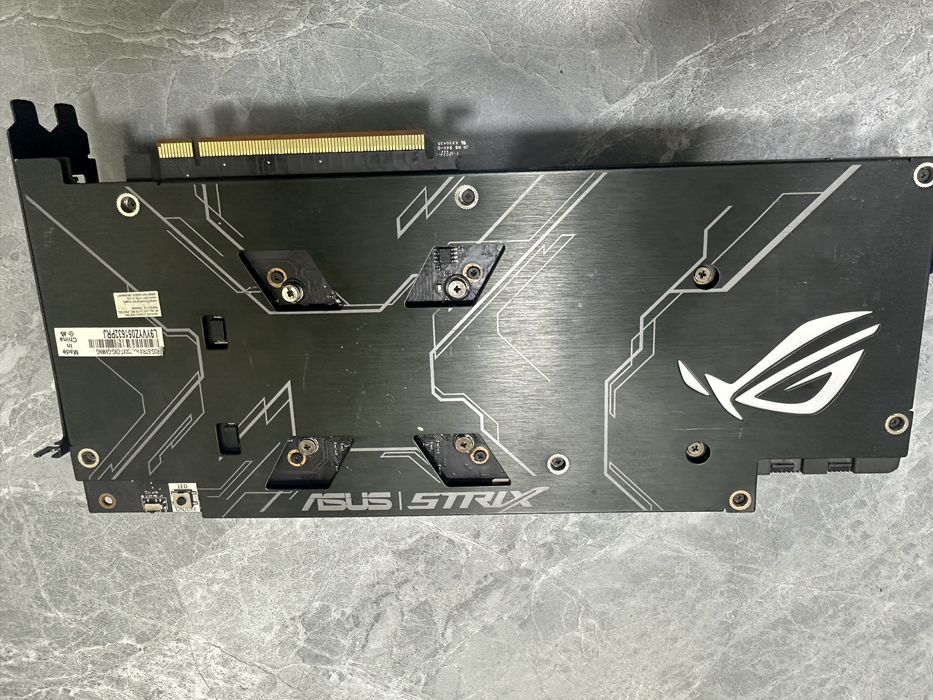 Видеокарта  Radeon RX 5700 XT STRIX