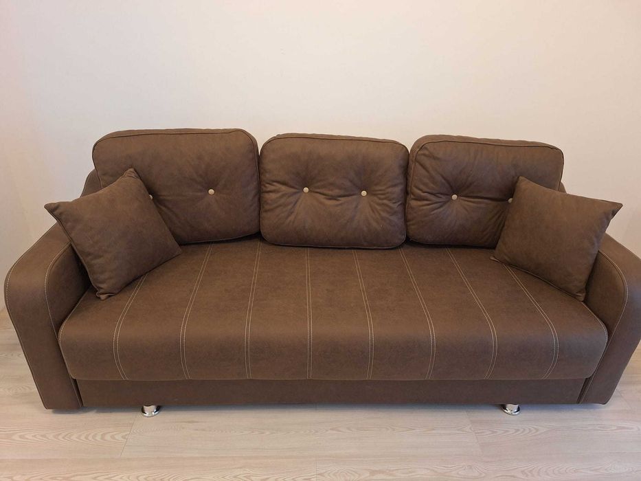 Canapea Extensibilă 3 Locuri cu Ladă – Maro – stare excelentă
