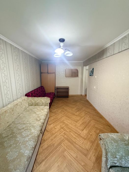Продам полуторку по Бульвару Гагарина 32