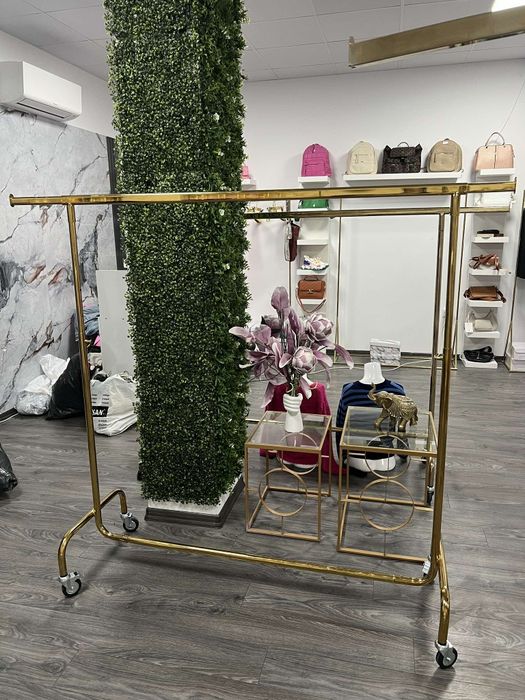 Златни щендери етажерки за аксесоари