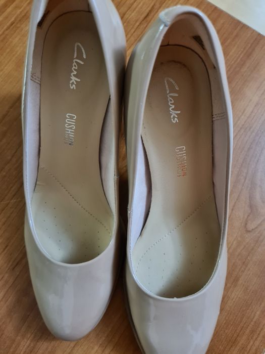 Pantofi Clarks piele lacuita 37