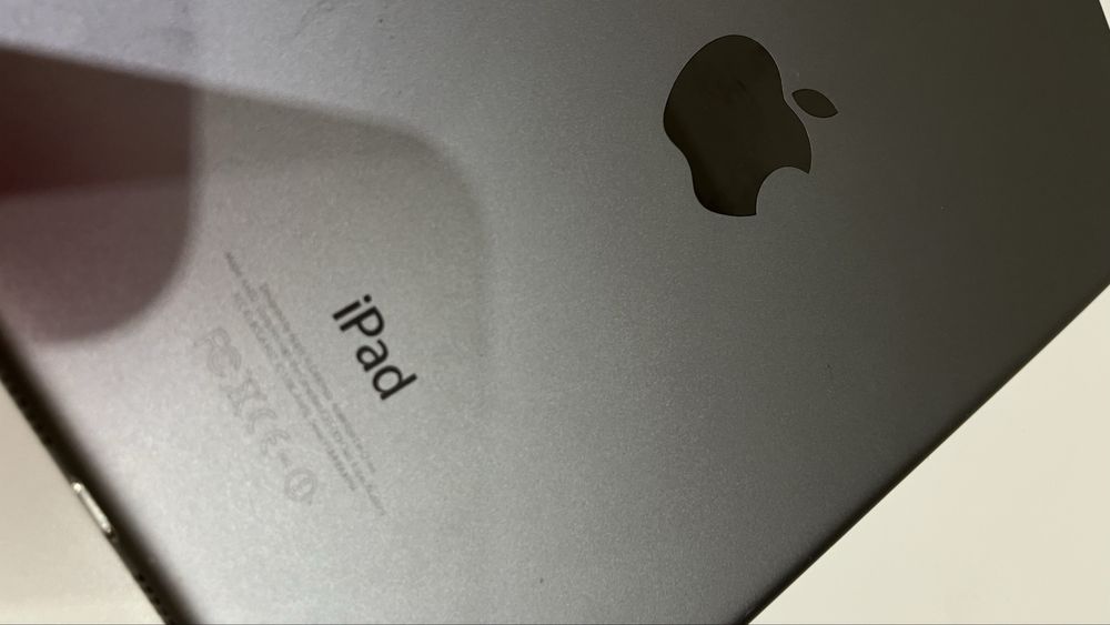 Продам IPad A1432 на запчасти