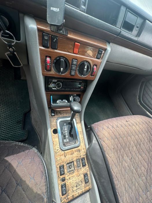 Mercedes benz e230 w124