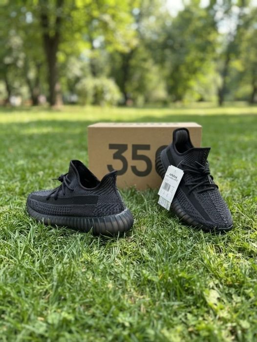 Adidasi Yeezy Boost 350 Negru