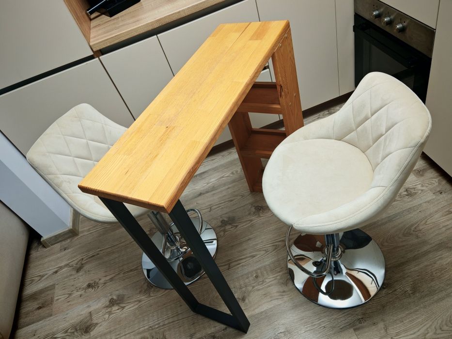 Vand masa tip bar cu doua scaune tip bar