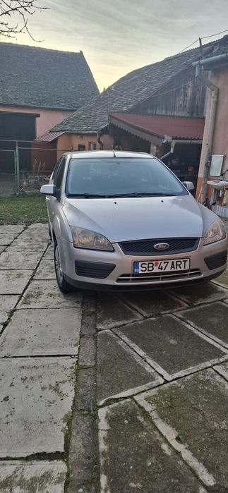 Vând Ford focus .