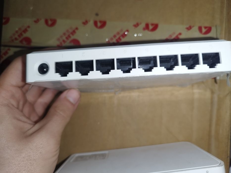 Hub Switch 8 port Kommuntator 8 port  Свитч 8 портнов