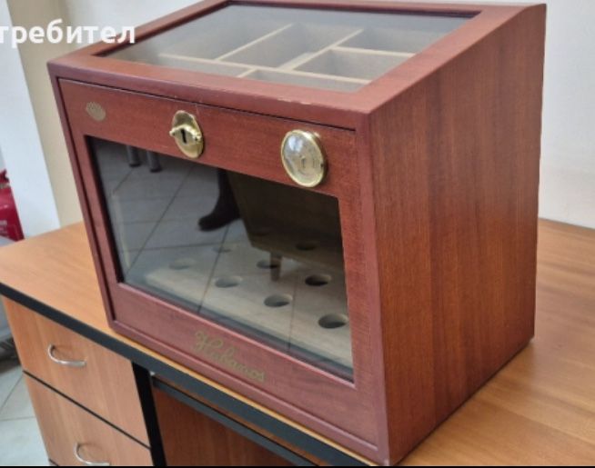 Луксозен хумидор за пури Habanos – със стъклен капак и чекмедже