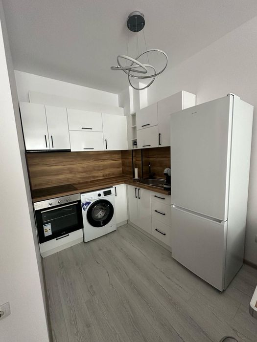 Дава се под наем Двустаен апартамент в Пловдив, Остромила - 68 кв.м за 500 € - Снимка #2