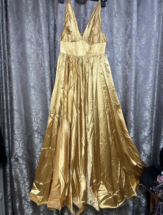 Rochie elganta aurie