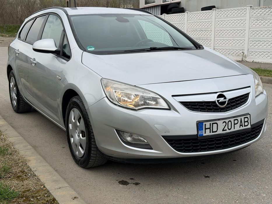 Opel astra j an 2011