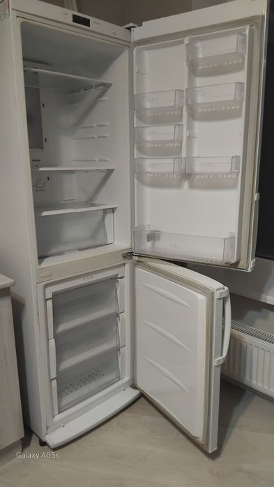 Холодильник продаю срочно