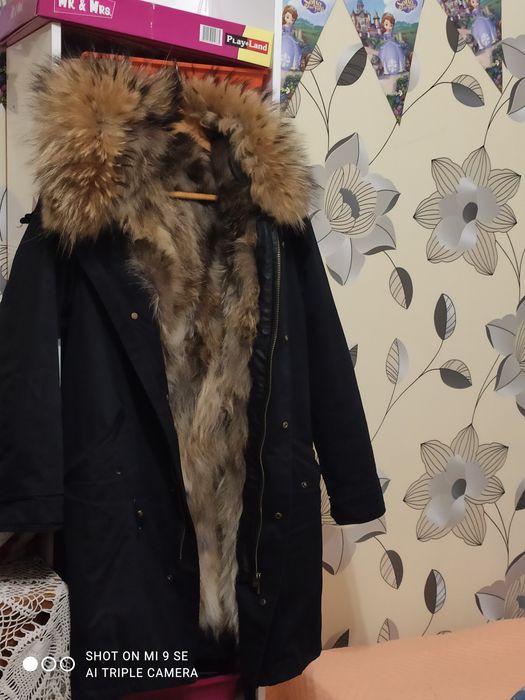 Черна парка с естествен косъмм