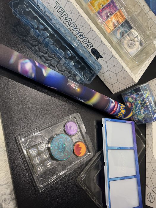 Pokemon карти, кутии, стикери и много други