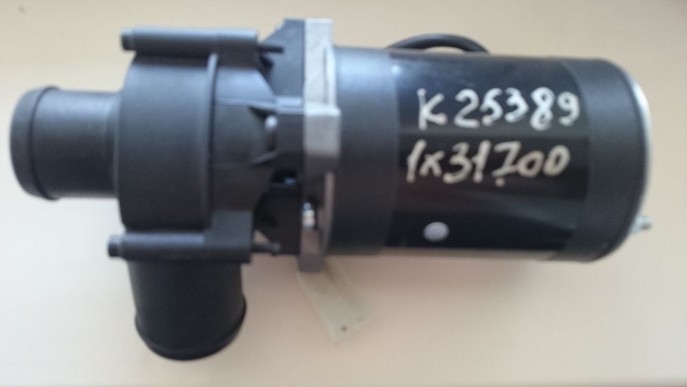 Продам прокладки, ролик и помпу