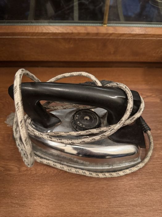 Советский утюг в рабочем состоянии