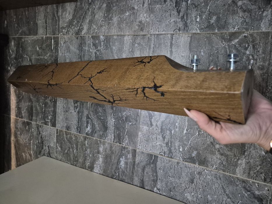 Разтегаема дървена маса с пирография