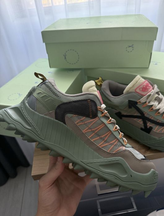 vand adidasi off white odsy 1000