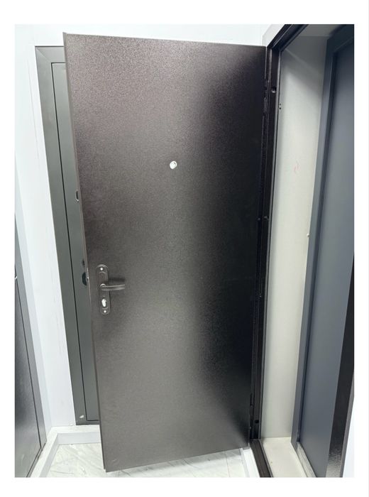 Продам дверь новый