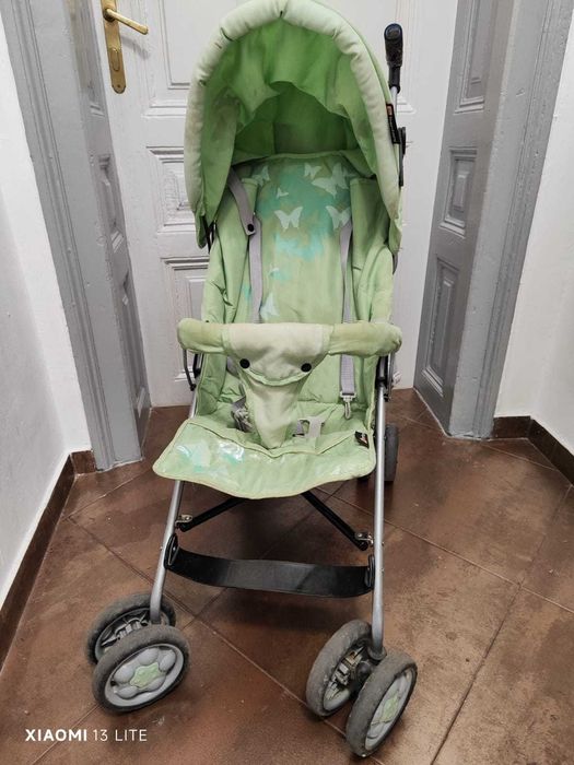 Отлична сгъваема детска количка "Bertoni",  тип "чадър", много лека и удобна.
