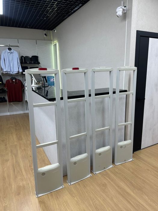 Оборудование для магазина одежды