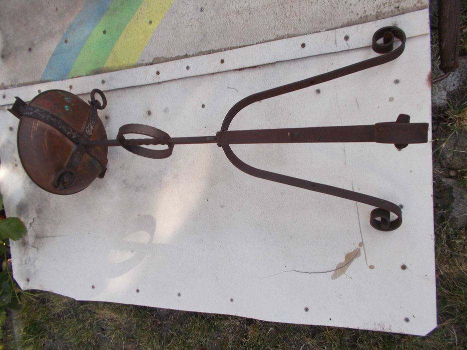 Стар рядък кован висок пепелник  с меден тас !