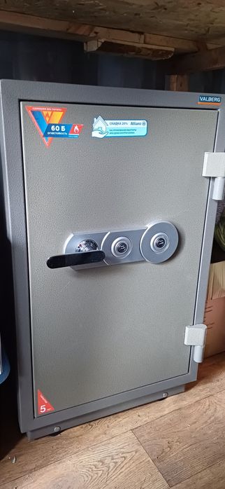 Огнестойкий сейф отличный