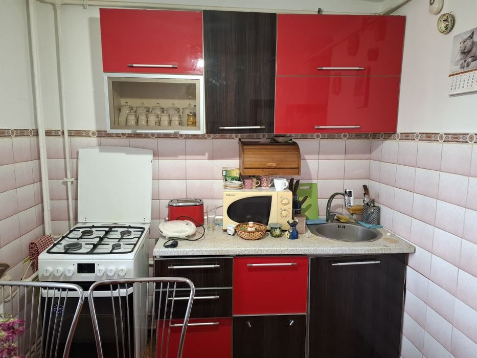Închiriez apartament 2 camere zona Brosteni