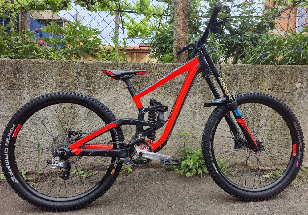 Scott Gambler S размер 27.5 цола Като нов, Rockshox Boxxer,  Downhill bike 4-бутални Sram Guide спирачки Алуминиев велосипед мекица