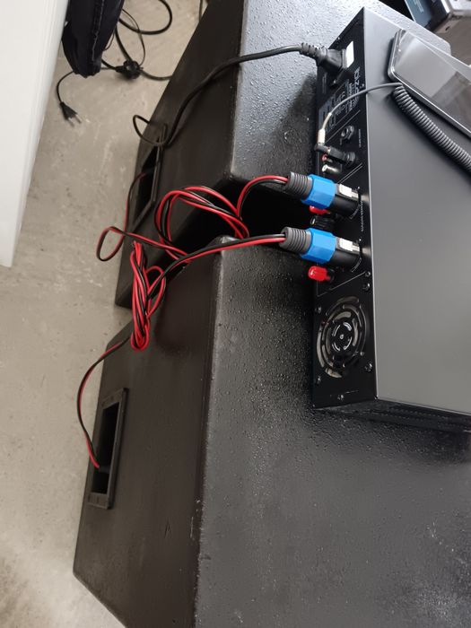 Sistem Audio: 2X500 W  RMS