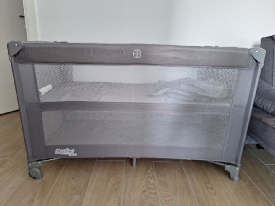 Patut Turistic Pliabil idealSTORE, Constructie Metalica Solida, 2 Fete de Plasa, 2 Etaje, Protectie dubla impotriva plierii, Include Geanta de transpo