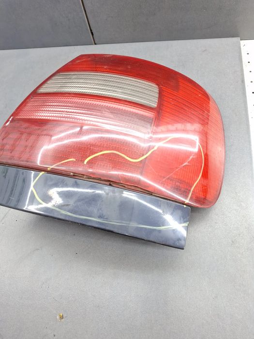 Lampa / Tripla stop dreapta pe aripa 190398 DEFECT Audi A4 1995