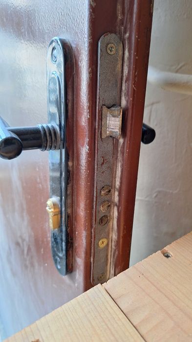 Входна метална врата