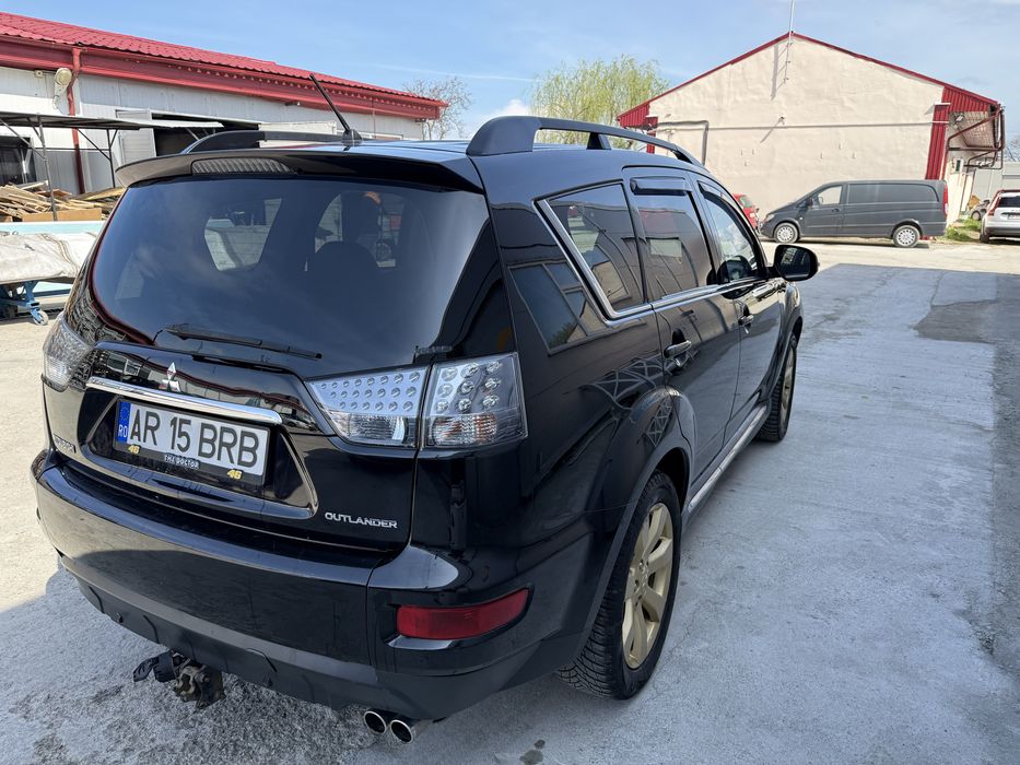 MITSUBISHI OUTLANDER 2.2 DI-D 156 cp Automat, 7 locuri .