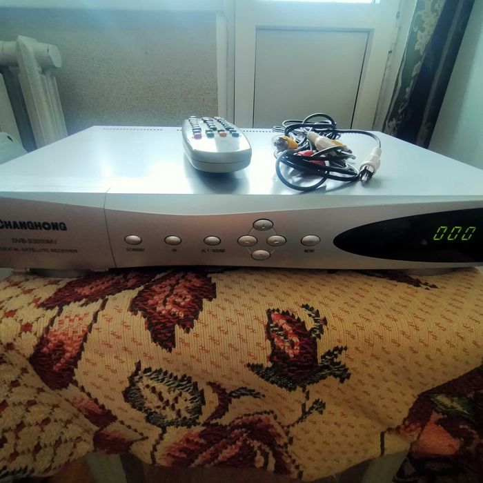 Ресивер (тюнер) для спутниковой  тарелки.