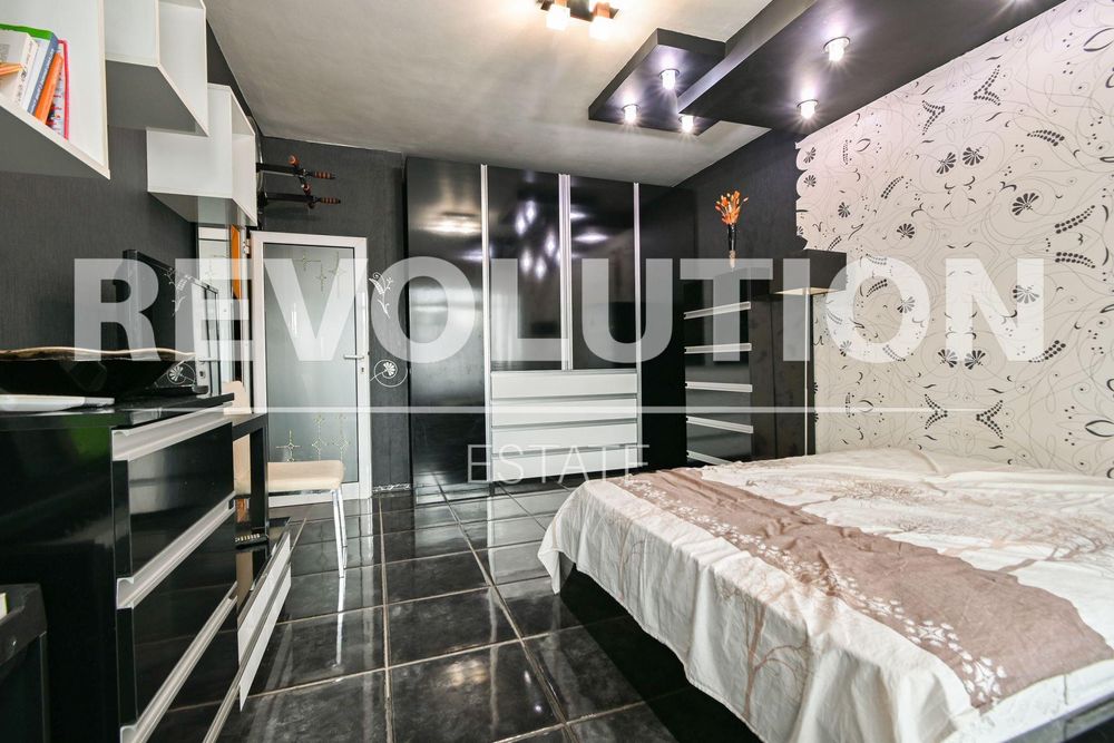 Тристаен апартамент в ж.к. Люлин 2.