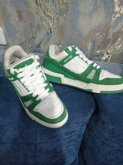 Продам кросовки 38-39 размер (написано 39-40)