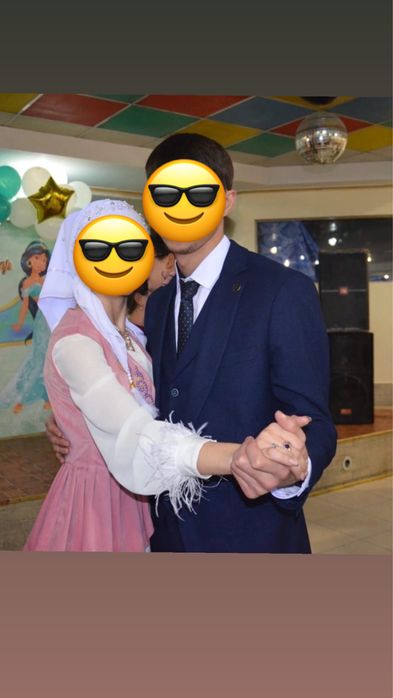 Продам 2 костюма тройки Турция