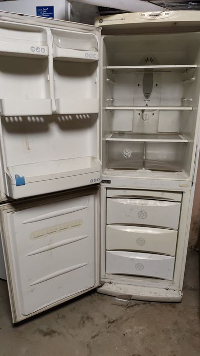 Продам Холодильник LG