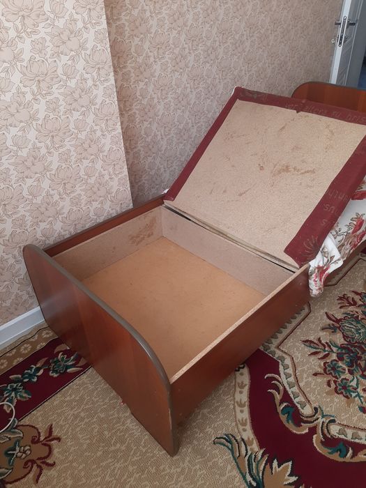 Односпальная кровать