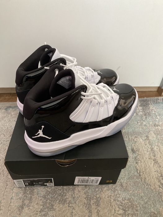 Jordan 11 Max Aura Black&White